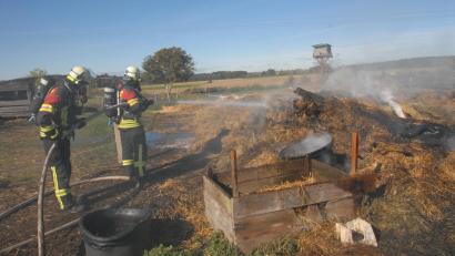 Bild: pop
Beim Großbrand in Pilsheim vor einigen Wochen ist es immer wieder zu Problemen mit der Löschwasserversorgung gekommen. Die Ursachen sind jetzt gefunden.