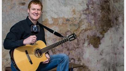 Bild: ads
Holger Herrmann singt Reinhard Mey – am Freitag, 12. Dezember, in der Buchhandlung Mayr in Amberg.