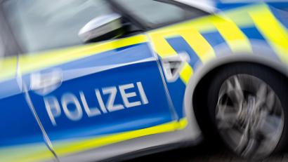 Bild: Hendrik Schmidt/dpa
Ein angefahrener Fußgänger hat einen Unfallort einfach verlassen - und tauchte dann verletzt in einem Krankenhaus wieder auf. (Symbolbild)