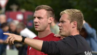 Bild: mhs
Trainer Michael Hartlich (rechts) gibt seit dieser Saison die Richtung bei der SpVgg Pfreimd vor.