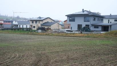 Bild: Hirsch
Die Siedlung "Wiesenweg" in Stulln ist komplett bebaut. Deshalb wird die Gemeinde das Neubaugebiet um elf Parzellen erweitern.