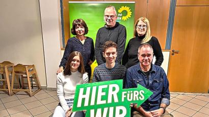 Bild: fdl
Die anwesenden Kandidaten der Grünen für die Stadtratswahlen: Conny Hohl-Duschner, Gunther Leipert, Marion Romeis (stehend von links), Judith Schreiber, Simon Dobmeyer und Ralph Brandt (sitzend von links).