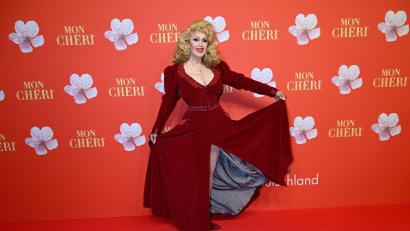 Bild: Felix Hörhager/dpa
Gloria Gray schenkt dem Museum rund 90 Erinnerungsstücke. (Archivbild)