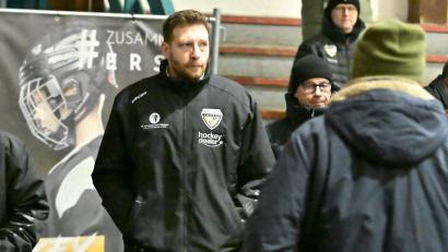 Bild: Hubert Ziegler
ERSC-Trainer Kevin Lavallee (links) fordert gegen Teams aus dem unteren Tabellendrittel Punkte.