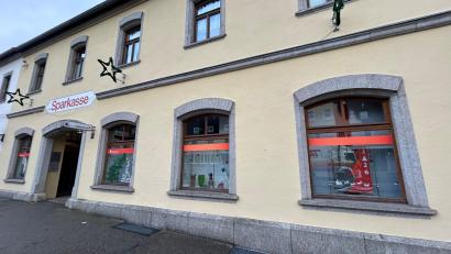 Bild: ck
Die Vereinigten Sparkassen Eschenbach, Neustadt/WN und Vohenstrauß fusionieren mit der Sparkasse Oberpfalz Nord. Der Stadtrat in Pleystein gibt grünes Licht für den Vereinigungsvertrag.