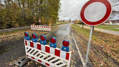 Bild: upl
Bisher konnten Anwohner hier durchfahren. Jetzt ist die B299 vor und nach Tanzfleck aber vollständig abgeriegelt.