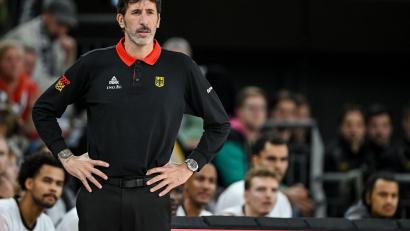 Bild: Harry Langer/dpa
Basketball-Bundestrainer Alex Mumbrú spricht über seine schwere Zeit bei der EM. (Archivfoto)