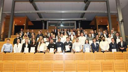 Bild: OTH Amberg-Weiden/Sonja Wiesel
Im Deutschlandstipendium-Förderjahr 2025/2026 werden 52 Stipendiatinnen und Stipendiaten von Unternehmen, Stiftungen und Vereinen unterstützt.