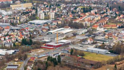 Luftbild: mür
Die Stadt Tirschenreuth nutzt für ein Bauvorhaben zum ersten Mal den sogenannten Wohnungsbau-Turbo.