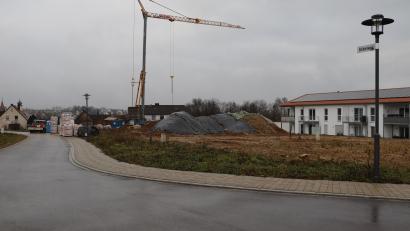 Bild: gru
Das neue Baugebiet am östlichen Ortsrand von Edelsfeld. Hier widmete der Gemeinderat jetzt eine Straße.