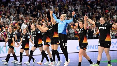 Bild: Federico Gambarini/dpa
Noch ein Sieg trennt die deutschen Handballerinnen von einer WM-Medaille.