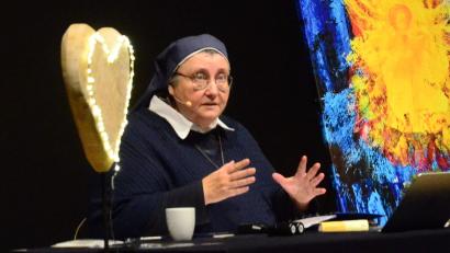 Bild: Kunz
Schwester Teresa Zukic plaudert über ihr Leben und ermutigt das Publikum.