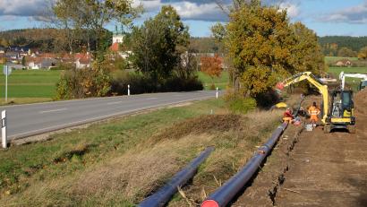 Bild: do
Zur Verbesserung der Versorgungssicherheit lässt der Wasserzweckverband der Seitenthaler Gruppe eine neue Hauptwasserleitung zwischen Tremmersdorf und Speinshart verlegen.