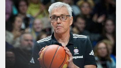 Bild: Soeren Stache/dpa
Wieder nichts: Bayern-Coach Gordon Herbert und sein Team verlieren in Dubai. (Archivbild)