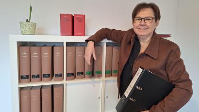 Bild: bl
Brigitte Schießl aus Schwarzenfeld ist neue Justiziarin beim Landesverband für Wohneigentum. Sie berät nicht nur in juristischen Fragen rund um die Gartenhecke, sondern auch, wenn es um eine veraltete Satzung geht.