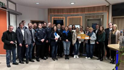 Bild: Volksbank Raiffeisenbank Nordoberpfalz
Die Volksbank-Raiffeisenbank in Moosbach unterstützt die Vereine im Ort.