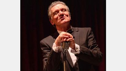 Bild: Matthias Stutte/exb
Michael Ophelders erinnert an Frank Sinatra.