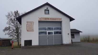 Bild: gi
Weitsicht zeigte die Feuerwehr Tröbes beim Feuerwehrhausbau vor über 30 Jahren. Das neue Löschfahrzeug kann darin untergebracht werden.