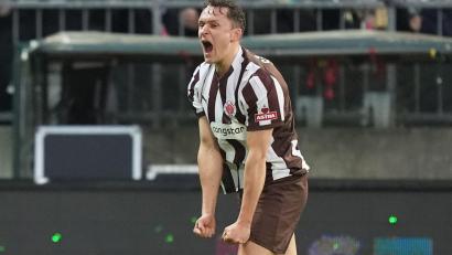 Bild: Marcus Brandt/dpa
Große Freude: St. Paulis Martijn Kaars stellt gegen Heidenheim seine Torjäger-Qualitäten unter Beweis.