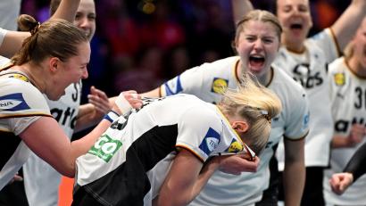 Bild: Federico Gambarini/dpa
Ein Traum wird wahr: Antje Döll ist mit 37 so gut wie nie.