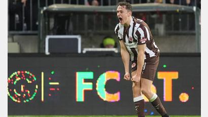 Bild: Marcus Brandt/dpa
Martijn Kaars jubelt über seinen Treffer zum 1:0 für den FC St. Pauli.