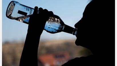 Bild: Silas Stein/dpa
Extremes Rauschtrinken mit anschließendem Krankenhausaufenthalt bei Kindern und Jugendlichen geht zurück. (Symbolbild)