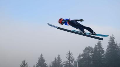 Bild: Hendrik Schmidt/dpa
Selina Freitag zeigt in Klingenthal ordentliche Sprünge.