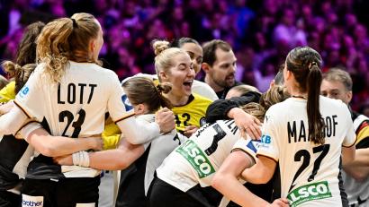 Bild: Federico Gambarini/dpa
Die deutschen Handballerinnen würden sich über einen Besuch von Bundeskanzler Friedrich Merz zum WM-Finale freuen.