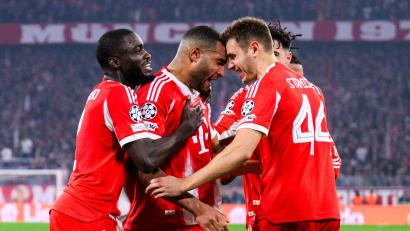 Bild: Tom Weller/dpa
Verlängert er? Die Zukunft von Upamecano (l) ist offen. (Archivbild)