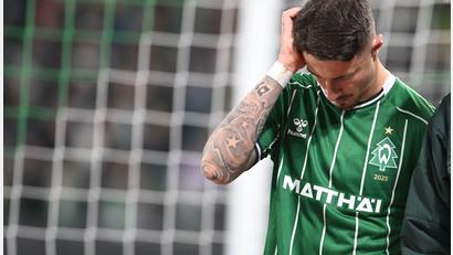 Bild: Carmen Jaspersen/dpa
Werder-Kapitän Marco Friedl musste verletzt raus.