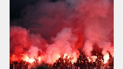 Bild: Federico Gambarini/dpa
Auch die Ultras von Bayer Leverkusen haben das Rhein-Derby gegen den 1. FC Köln boykottiert.