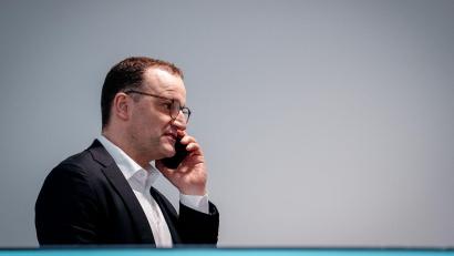 Bild: Kay Nietfeld/dpa
Jens Spahn ist in der Corona-Krise laut einer Untersuchung „gegen den Rat seiner Fachabteilungen“ in großem Umfang in die Schutzmasken-Beschaffung eingestiegen. (Archivfoto)
