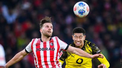 Bild: Tom Weller/dpa
Lucas Höler (l.) traf sehenswert, Jobe Bellingham sah Rot.