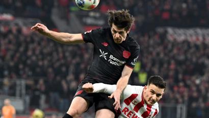 Bild: Federico Gambarini/dpa
War mit dem 1. FC Köln bei Bayer Leverkusen chancenlos: Said El Mala (r).