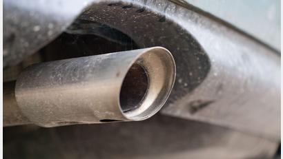 Bild: Sebastian Kahnert/dpa
Experten bezweifeln, dass deutsche Hersteller langfristig von einer Rücknahme des Verbrenner-Aus profitieren. (Symbolbild)