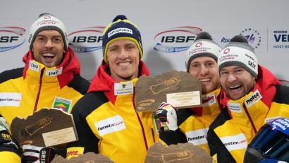 Bild: Andrew Medichini/AP/dpa
Johannes Lochner (r) kommt im Olympia-Winter immer besser in Fahrt, gewinnt im Viererbob gleich beide Rennen.