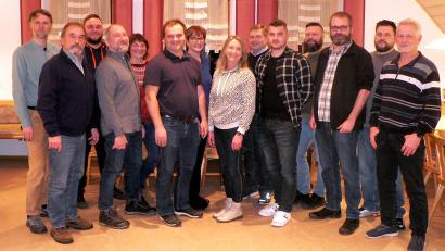 Bild: rky
Sie treten für die Unabhängige Wählergemeinschaft Filchendorf bei der nächsten Kommunalwahl an: Manfred Rix (vorne, von links), Ulli Preissinger, Martin Dollhopf, Evi Sloot, Peter Dollhopf, Markus Ohla und Emil Bauer sowie Dominik Klüter (hinten, von links), Johannes Dörner, Christine Schmid, Wolfgang Plößner, Andreas Hirschke und Matthias Matthes.