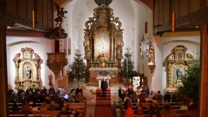 Bild: H. Greger
Die Pfarrkirche Patrona Bavariae in Neusorg ist voll besetzt.