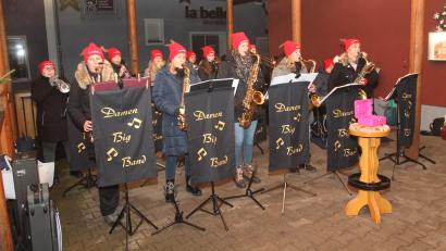 Bild: pi
Die Damen-Big-Band des Musikvereins Waidhaus erhält bei der "Weihnachts-Swing-Serenade" viel Beifall.