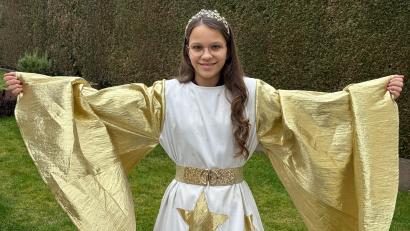 Bild: Petra Hartl
Das Christkind-Kleid passt Anna-Lena Uhl perfekt. Ihre Oma ist Schneiderin, sie hat es schon vergangenes Jahr etwas gekürzt, weil die Vorgängerin größer war.