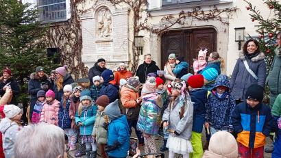 Bild: fpoz
Die drei Waldershofer Kindergärten sorgten für gute Unterhaltung beim Adventsmarkt.