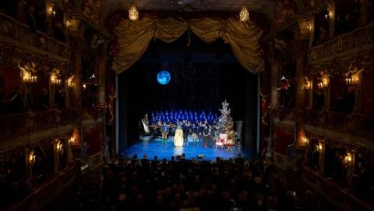 Bild: Sven Hoppe/dpa
Im Cuvilliéstheater wurde es weihnachtlich.