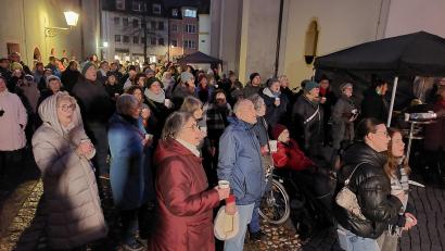 Bild: Kunz
Weiden singt Weihnachtslieder vor der Michaelskirche.