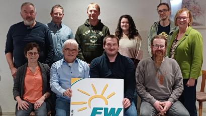 Bild: Rupert Seitz
Das Foto zeigt die Kandidaten der Freien Wählergemeinschaft, FWG im Haberland. Vorne von links Gemeinderätin Gertraud Mois (Listenplatz 2), Gemeinderat und Ortsvorsitzendem Rupert Seitz, Listenplatz 1, Michael Busl (Listenplatz 4) und Michael Strobel (Listenplatz 3) zusammen mit der Vorsitzenden des FW Kreisverbandes Gabriela Bäumler (rechts).