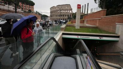 Bild: Alessandra Tarantino/AP/dpa
Die neuen Stationen im historischen Zentrum Roms dürften vor allem von Touristen genutzt werden.