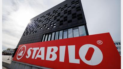 Bild: Daniel Karmann/dpa
Die Schreibwarenmarke ist vor allem für seine Textmarker und Fineliner bekannt. (Archivbild)