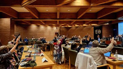 Bild: blf
Klares Votum: Eine überwältigende Mehrheit des Weidener Stadtrates stimmt für die höhere Gewerbesteuer und sichert damit wohl den Neubau der Realschule.