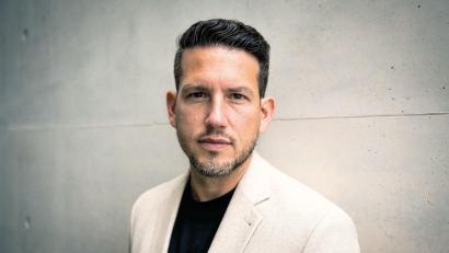 Bild: Nassim Rad/Aufbau Verlage/dpa
Özgür Özvatan will weiter für ein Verbot der Nummer 88 kämpfen.