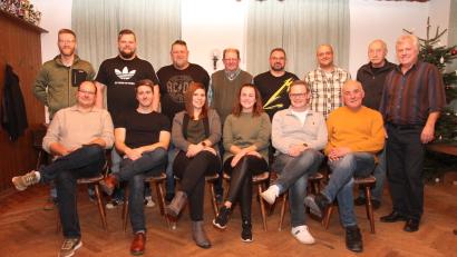 Bild: pi
Die Wählerliste Pfrentsch geht mit Spitzenkandidatin Sophie Deinl (sitzend, Dritte von rechts) in die Wahl zum Marktgemeinderat. Nicht mehr zur Verfügung stellt sich Georg Kleber (stehend, rechts).