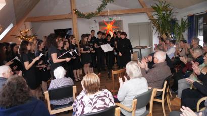 Bild: fvo
Viel Applaus bekommt der TIG-Chor aus Ungarn beim Konzert im Waldthurner Gesundheitszentrum.